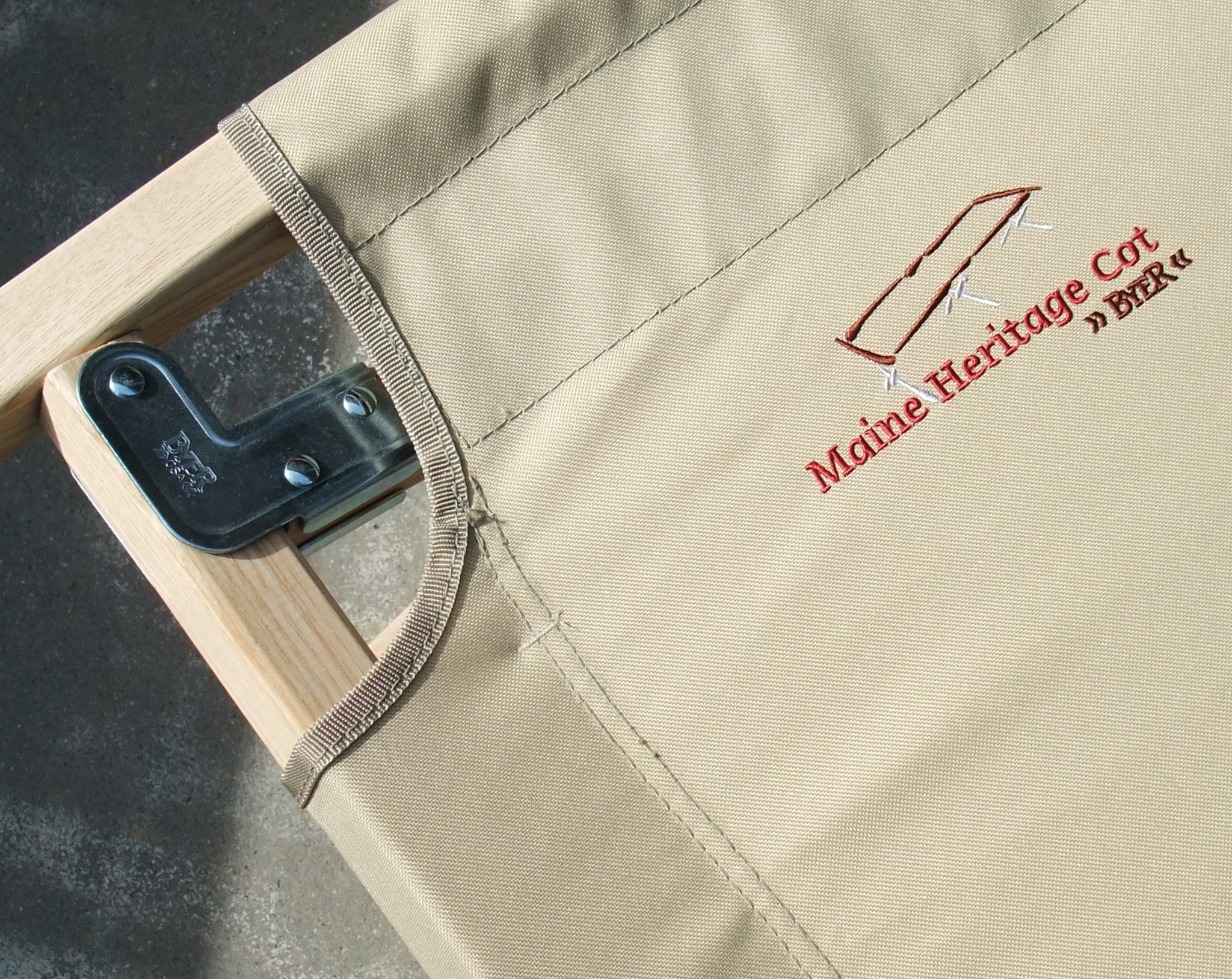 Maine Heritage Cot – Heavy-Duty Wooden Camping Cot with 375 lb Capacit